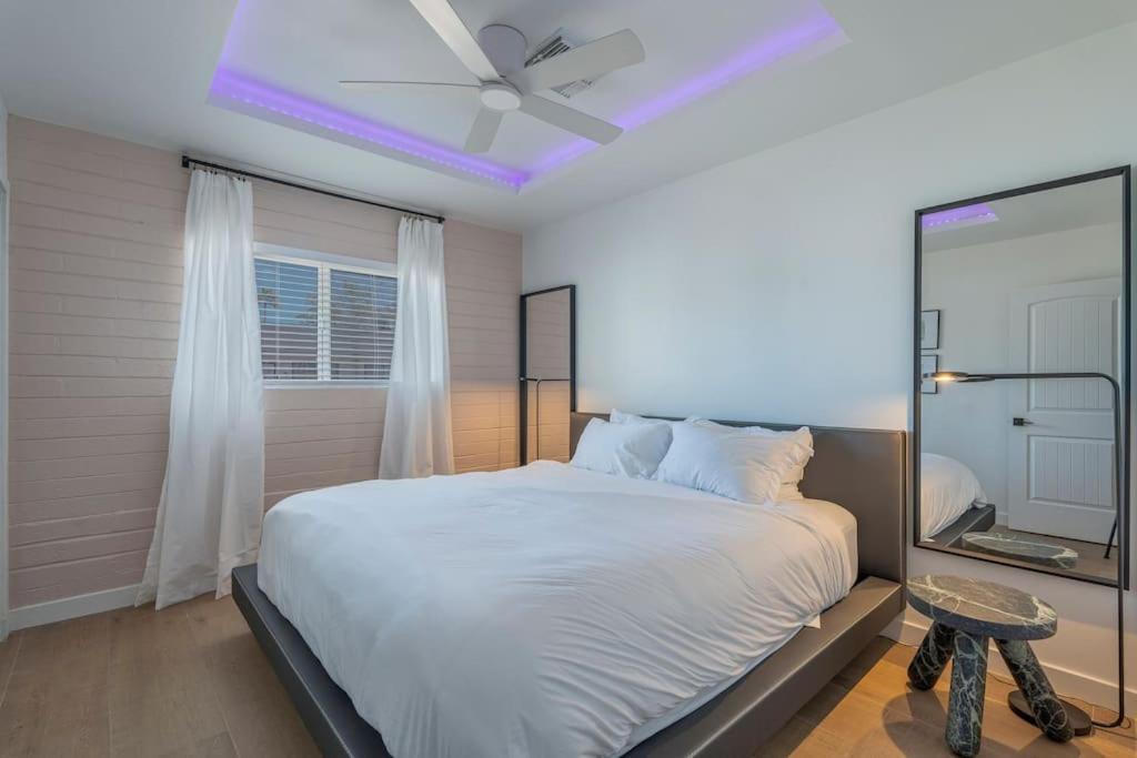 Ash And Ko Aparthotel Финикс Екстериор снимка